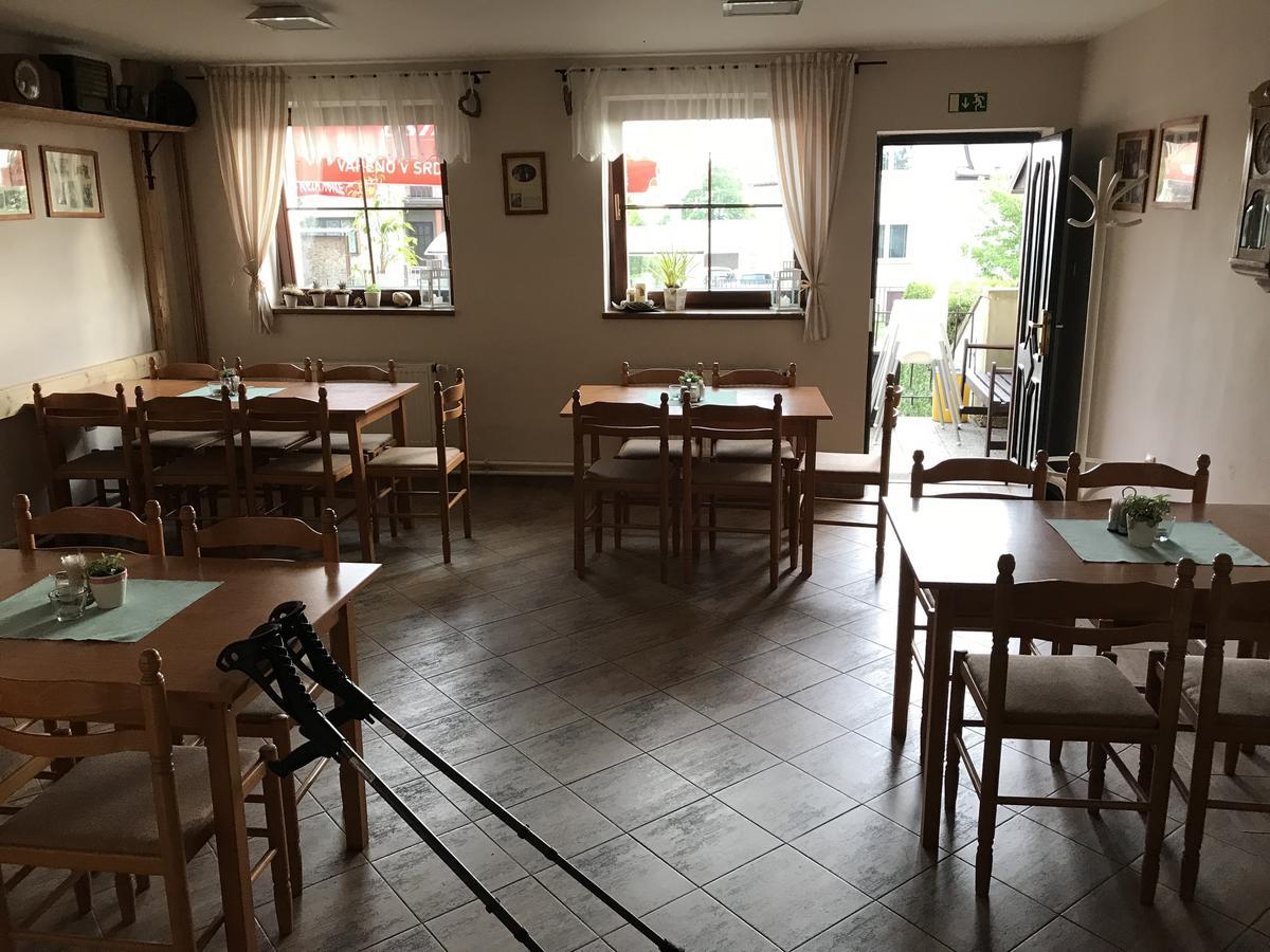 Restaurace A Penzion U Hasicu Klimkovice Ngoại thất bức ảnh